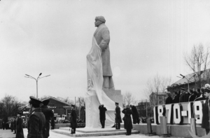 19 апреля в истории Латвии: Ильич в шапке