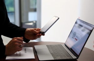 Мошенники предлагают латвийским девушкам присылать свои фотографии