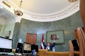 Премьер: в проект реформы вкралась описка, соцвзносы на медицину не направят