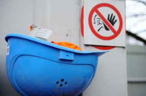 За сутки шесть человек получили серьезные травмы на рабочих местах