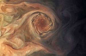 Станция Juno сделала снимок гигантского вихря на Юпитере