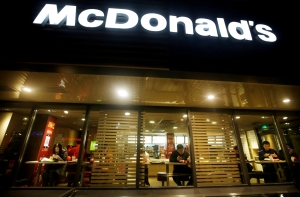 Экс-сотрудница отсудила у латвийского McDonald’s 20 000 евро