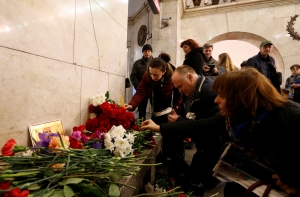 Число погибших при взрыве в метро Петербурга выросло до 14