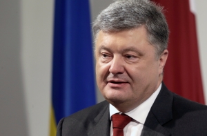 «А Питеру почему не соболезновал?»: Порошенко возмутил сеть постом о Швеции