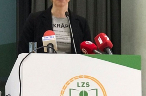 Майка министра здравоохранения привлекла внимание пользователей