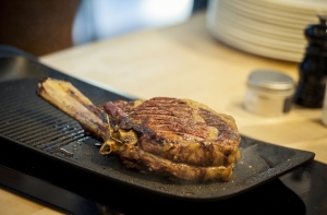 На радость гурманам: в Риге открылся магазин-студия Steak Supply