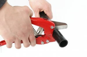 Дачный сезон в Латвии начался с антирекорда: 11 отсеченных пальцев и конечностей