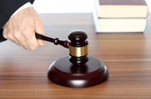 В Сейме смогут работать уголовно преследуемые