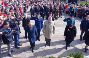 У памятника Освободителям состоялось торжественное возложение цветов