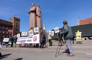 Пикет против 9 мая: «Колыма победила Бухенвальд»