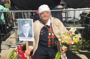 Рекордное число! В акции «Бессмертный полк» в Риге участвовали 6 тысяч человек