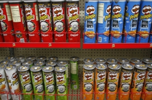 Эксперты назвали чипсы Pringles главным врагом переработки отходов