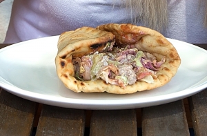 Скандаливший в кебабной рижанин: я боролся не за язык, а за качество обслуживания