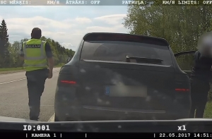 Пойман очередной лихач: владелец Porsche Cayenne несся со скоростью 176 км/ч