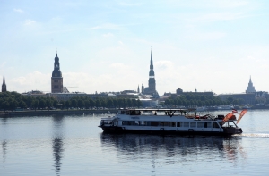 Работник прогулочного корабля Vecrīga упал за борт и утонул