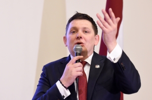 Кайминьш: для 200 домохозяйств президент Латвии - Лукашенко
