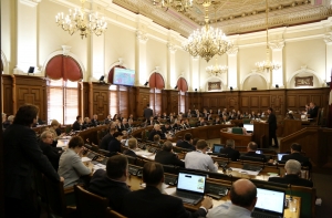 Сейм спешит предотвратить забастовку медиков законом об отмене сверхурочных