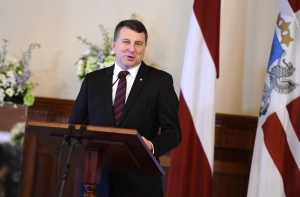 Президент призвал латвийцев быть верными своей стране