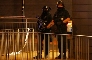 Twitter о взрыве в Манчестере: мир рушится