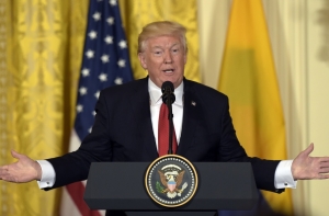 Рейтинг Трампа в США упал до рекордно низкого уровня после инаугурации