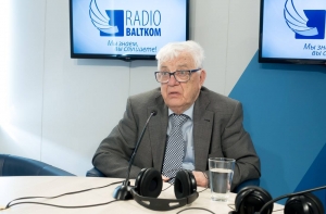 Паулс рассказал, как стоял в очереди за блинами на приеме у посла РФ