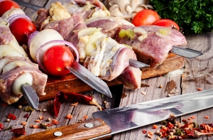 Шашлычные радости: вкусные маринады для мяса