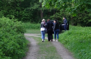 Опубликовано видео поисков пропавшей в Марупе 55-летней женщины