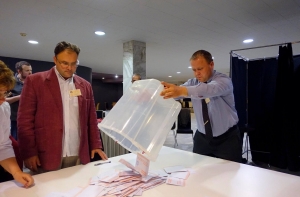 В Латвии завершились выборы; идет подсчет голосов