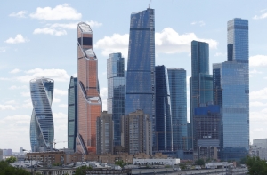 На небоскреб «Москва-Сити» без страховки залез «человек-паук»