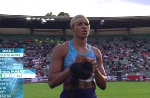 Легкоатлетка потеряла парик во время выступления в Норвегии