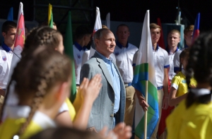 Руководство «Артека» не раскрывает, кто пронес флаг Латвии перед Путиным