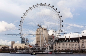 Посетителей колеса обозрения London Eye эвакуировали из-за неразорвавшегося снаряда