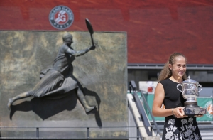 Twitter спорит: должно ли государство премировать Остапенко?