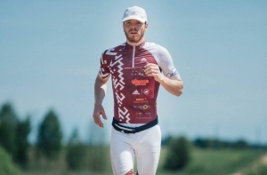 Подарок к столетию: Латвию обежали за 18 дней