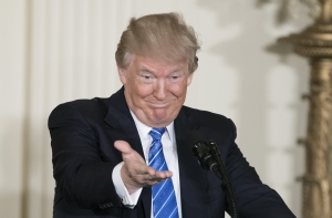 Верховный суд США частично поддержал миграционный указ Трампа