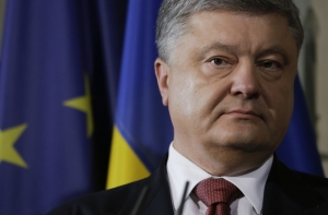 Порошенко запретил георгиевскую ленту на Украине