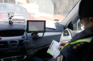 Полиция продолжает проводить массовые рейды на дорогах