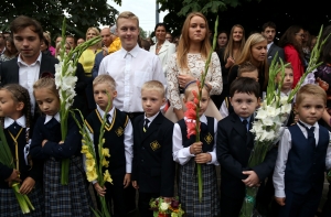 ЦГЯ накажет директора школы за выпускной на русском