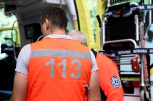 В Курземе мужчина вместо пива напился бензина