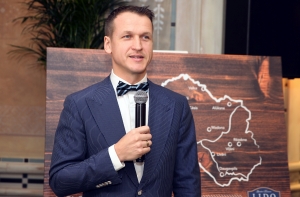 Актер обвинил Ушакова в скандале с «тётеньками из Кенгарагса»