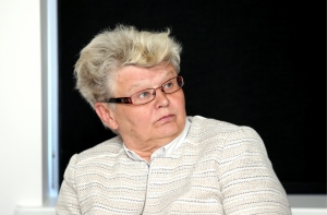 Эксперт: молодые уезжают и Латвия стремительно стареет