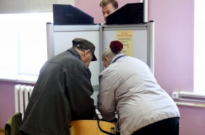 Очевидец: соцработник диктует пациенту за кого голосовать