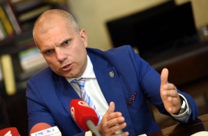 Ростовскис: мы должны создавать рабочие места, где люди смогут зарабатывать