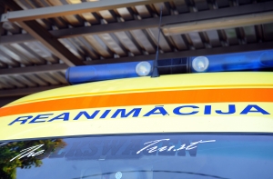 Мужчина отравился, выпив стеклоочиститель