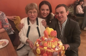 “Зеленая лампа”: торт для бенефиса