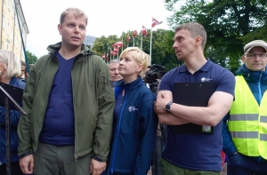 Около 150 человек потребовали отставки Калнмейерса