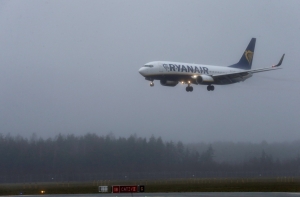 ЧП на борту Ryanair: при посадке пассажиров выбросило из кресел