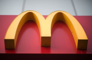 Сотрудник McDonald’s выложил фото из кухни: жир, плесень, грязь
