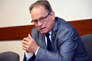 Шицс: Врачи идут в политику, чтобы заработать