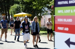 Посетителей фестиваля Positivus призывают проводить время с умом